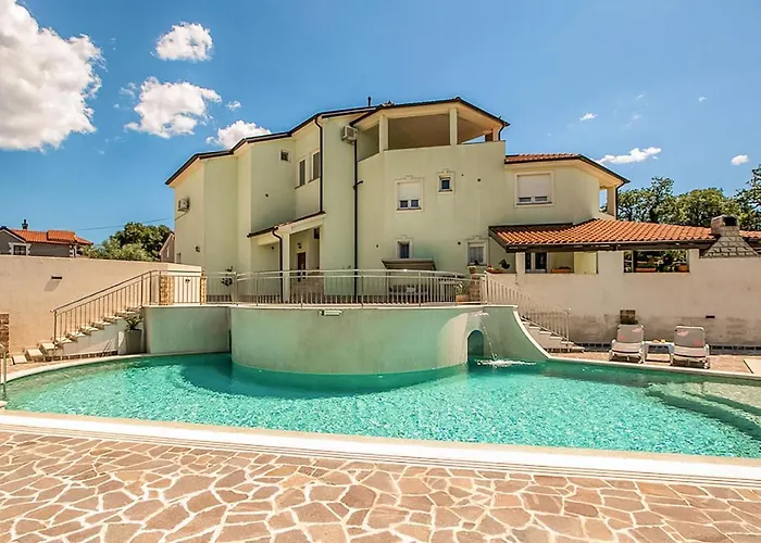 1 Bedroom Stunning In Πούλα