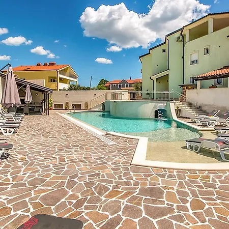 1 Bedroom Stunning In Апартаменты *